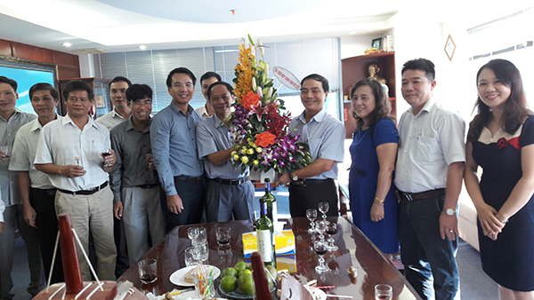 Tập thể CBCNV công ty Getraco chúc mừng ngày Doanh nhân Việt Nam