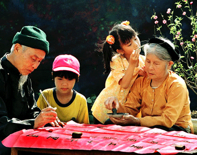 Dân số Việt Nam già hóa với tốc độ “chóng mặt”