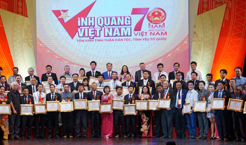 Vinh quang Việt Nam 2015: Chủ tịch HĐQT kiêm TGĐ công ty Getraco vinh dự được trao tặng tượng vàng Thánh Gióng – Phù Đổng Thiên Vương